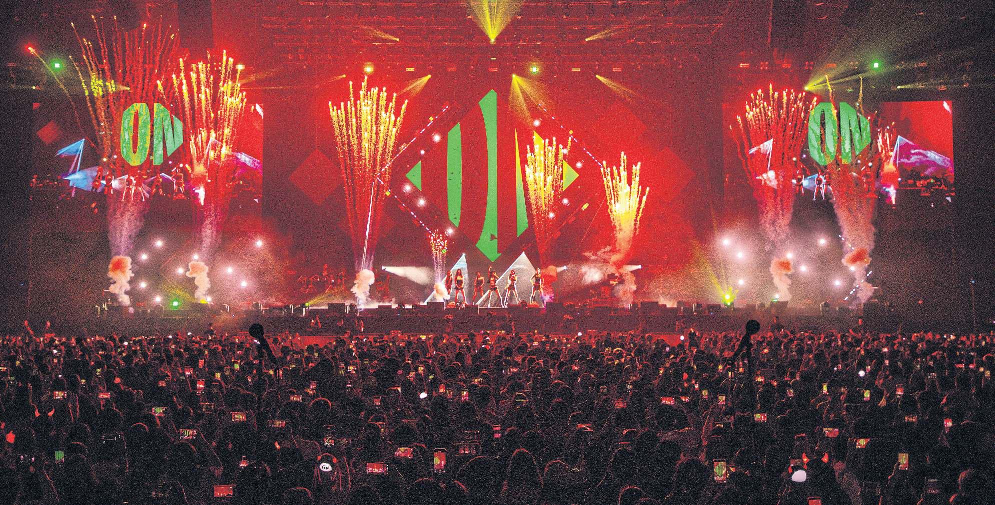 BABYMONSTER DRAWS BIG CROWD