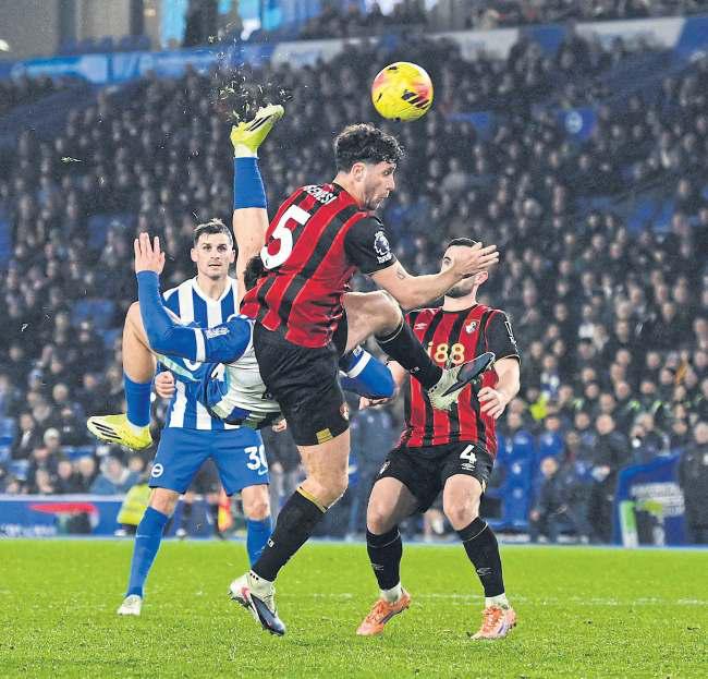 Kostoulas' bicycle kick saves Seagulls versus Cherries