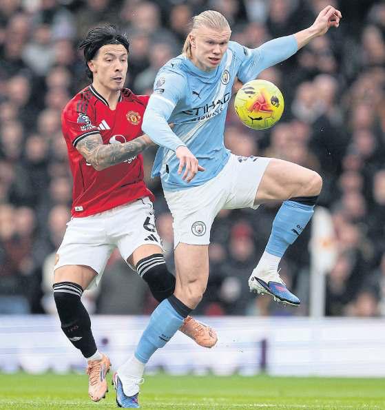 Man U greats tell Martinez to 'grow up'