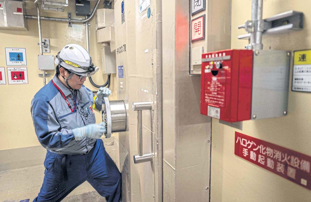 Japan set to restart top nuclear plant