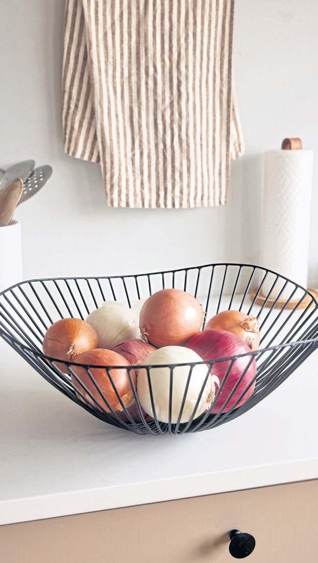 HOW DO YOU STORE ONIONS (AND GARLIC AND SHALLOTS)?
