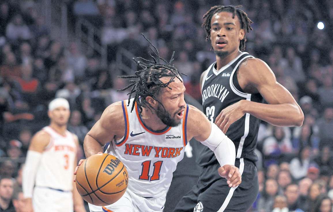 Knicks halt losing streak with record rout