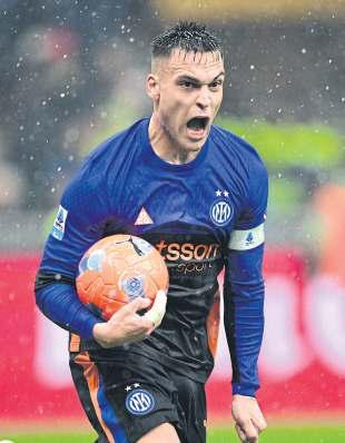 Inter fight back to thrash Pisa and stay in control of Serie A title race