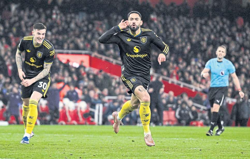Carrick’s men hand Arsenal crushing loss