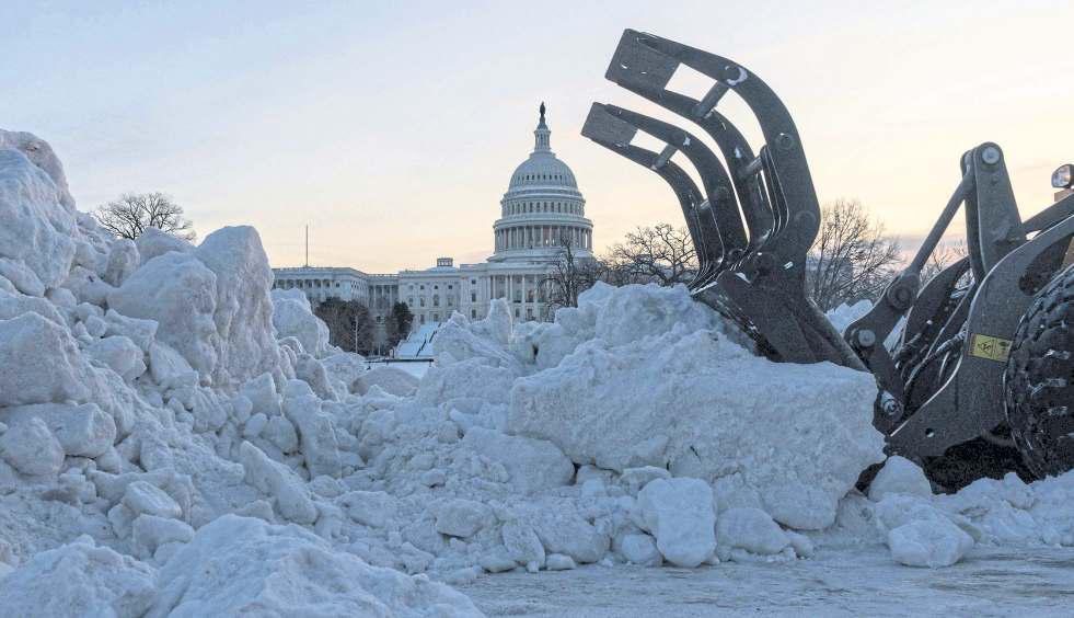 Snowstorm barrels into southern states