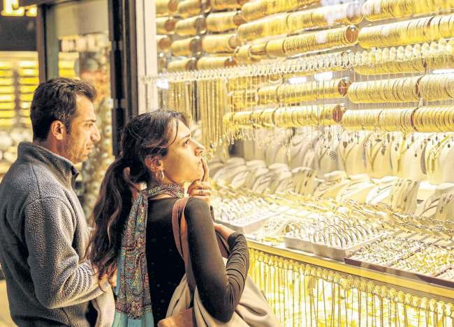 Commodities slump roils global markets