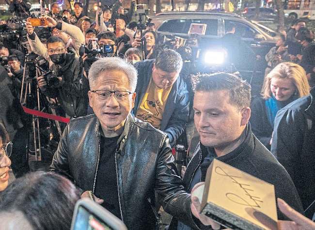 Huang denies rift over OpenAI pledge