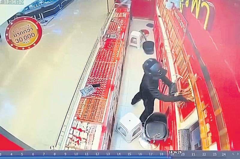 Police warn gold shops on robberies