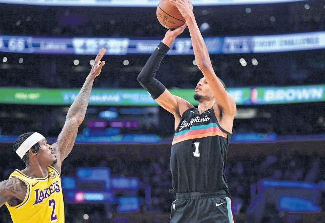 Wemby scores 40 as Spurs rout Lakers