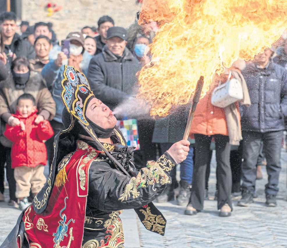 Chinese go to Thailand, Russia for long holiday