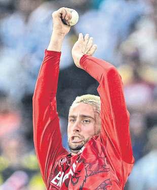 England rout Sri Lanka for 95 in opener