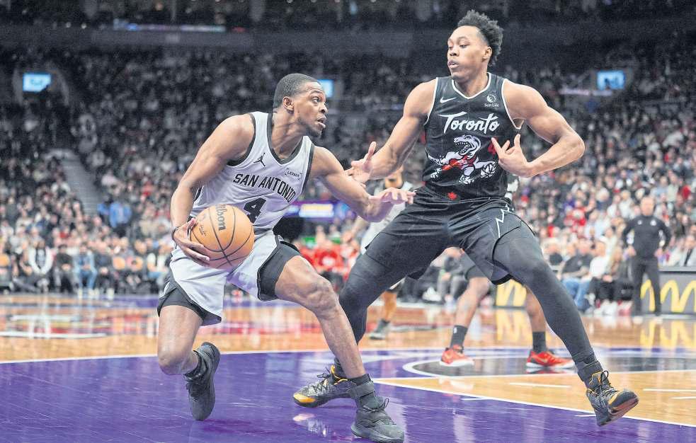 Spurs make it 10 straight as Raptors fall
