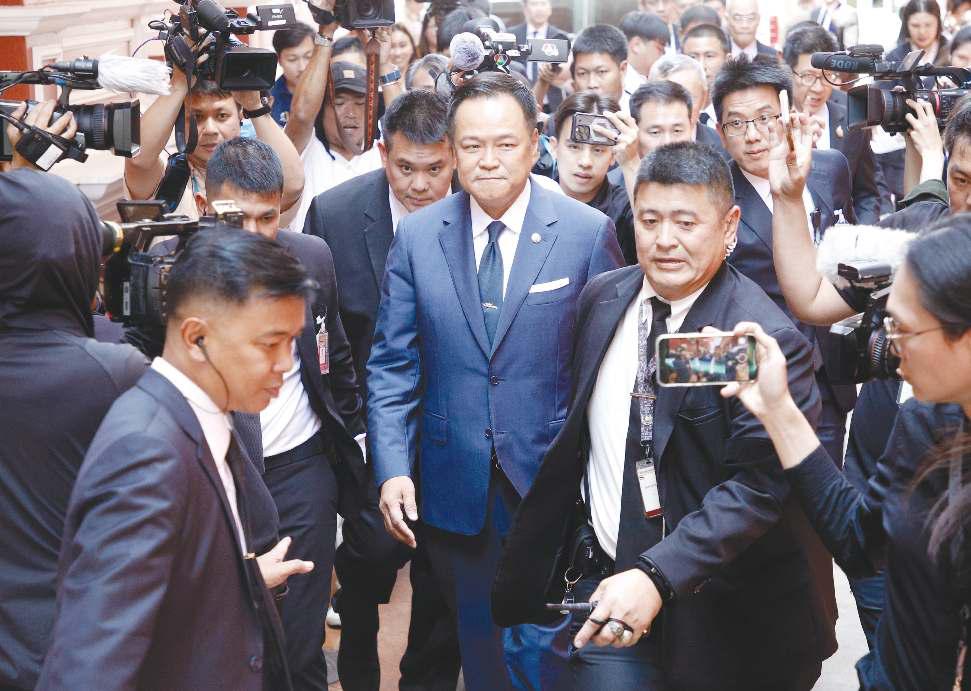 PM plays down conflict