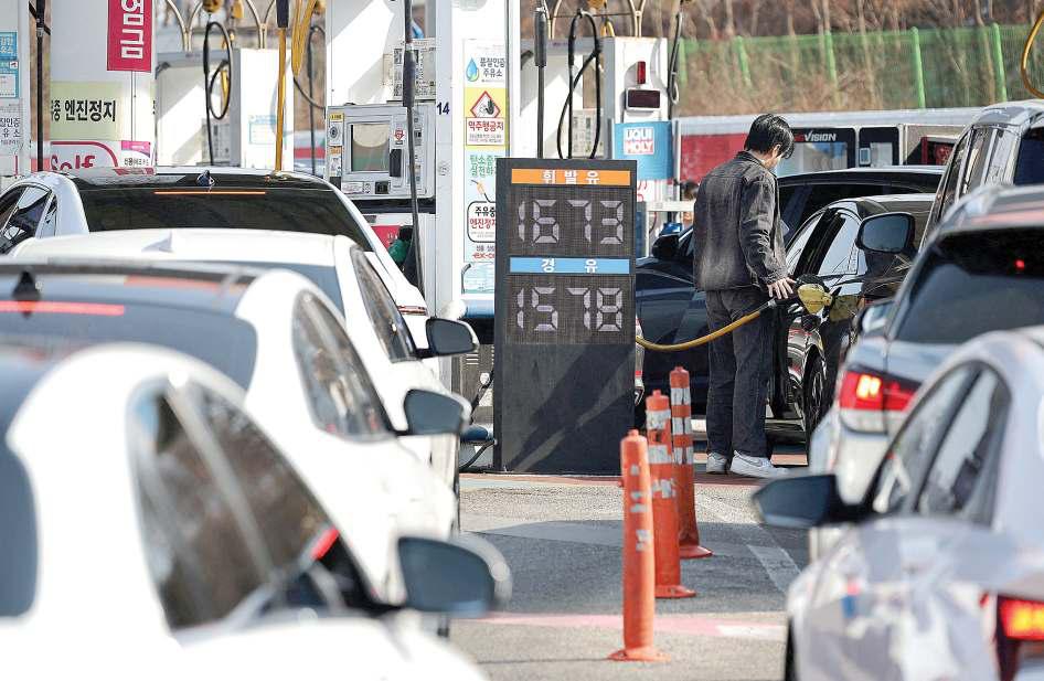 Baht faces pressure from oil upswing