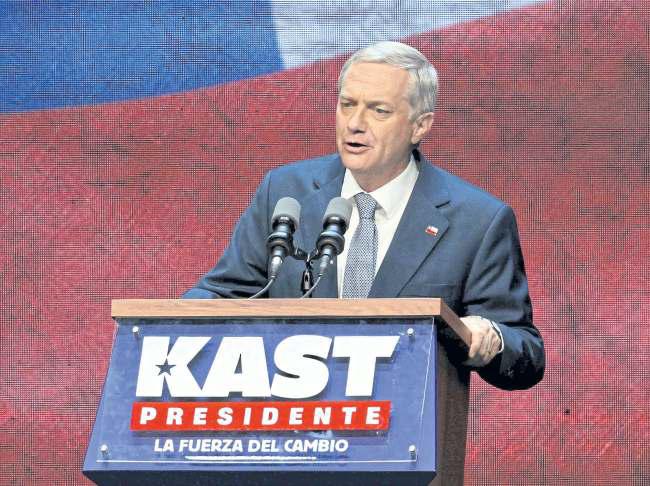 Kast sworn in as new president
