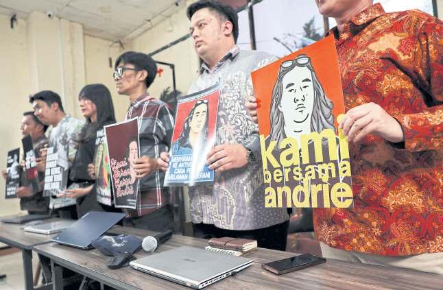 Police seek four suspects for acid attack
