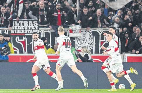 Stuttgart down Leipzig to strike blow in top-four race