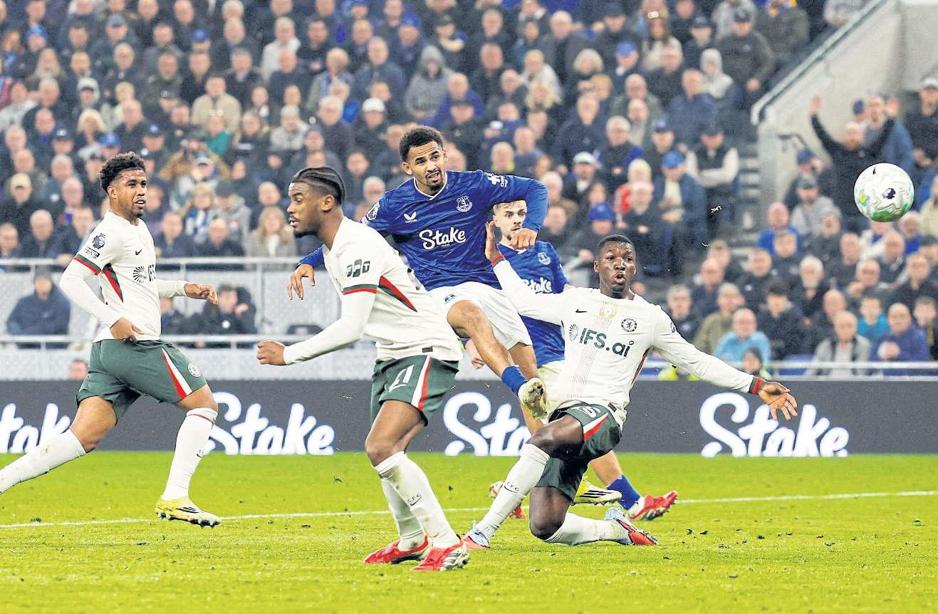 Reds, Chelsea stumble in top-5 fight