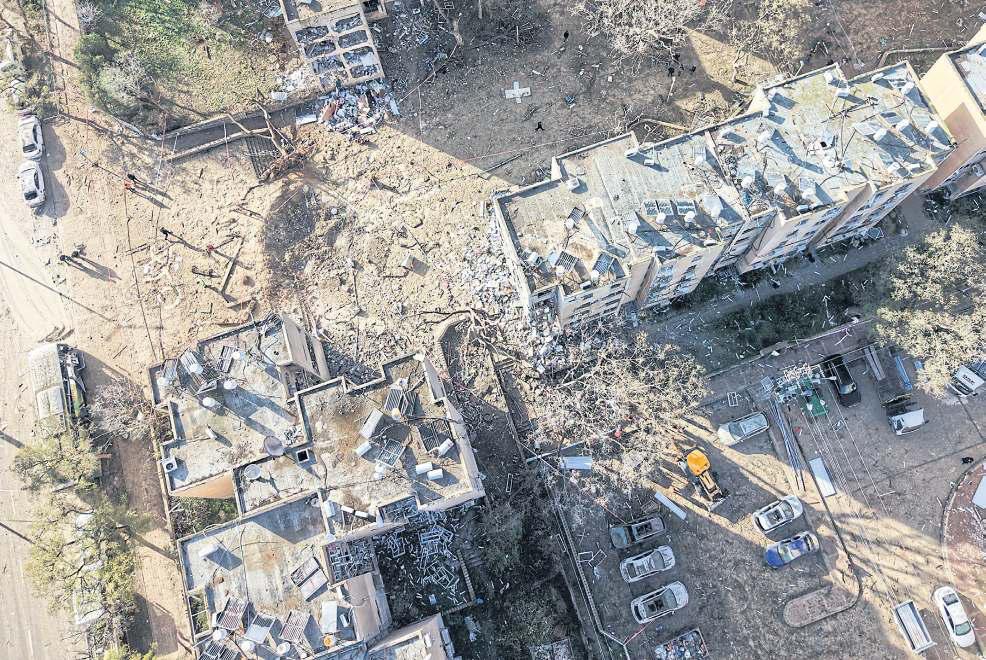 Strikes on Israeli towns sow mass panic