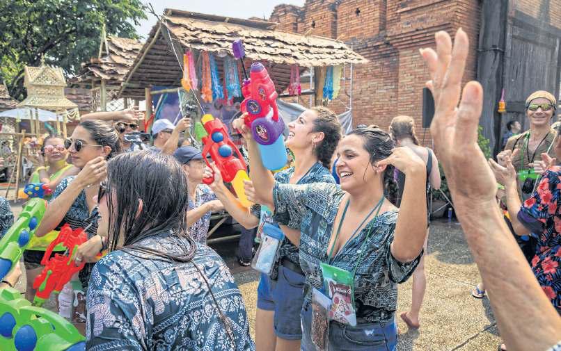 Hotels slash rates to lure Songkran market