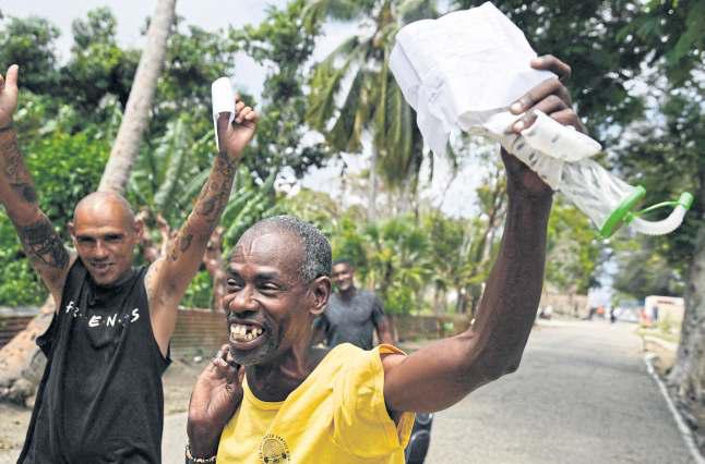 Cuba begins freeing inmates after mass pardon