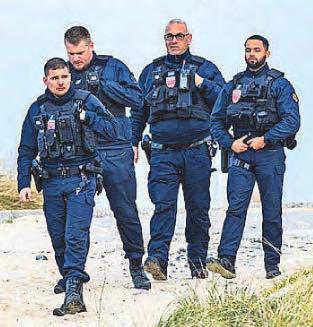 Migrant dies in too full dinghy