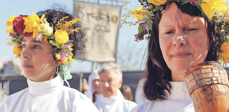 Druids herald spring in 200