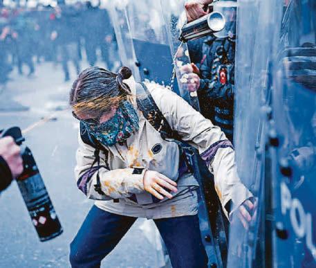 Turkey erupts after president arrests 1,100 to snuff out rivals