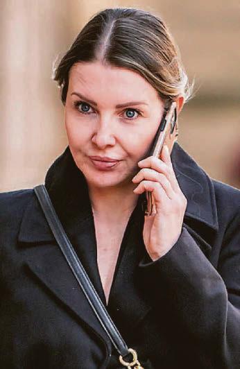 Prison boss 'in relationship with drug dealer she freed'