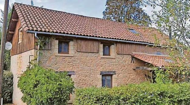 Murdered Brit mum 'fought to save herself as she was stabbed'