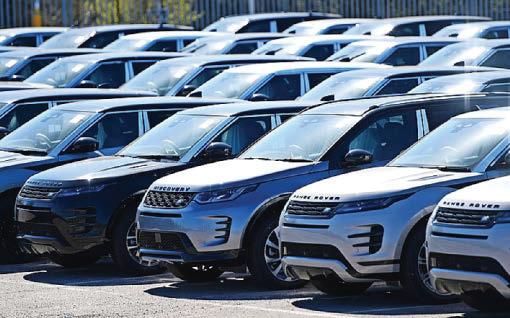 Drinkers give pub chains some cheer amid 'crisis'