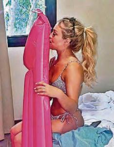 From farm to glam...Clarkson's latest recruit hits beach after Diddly debut