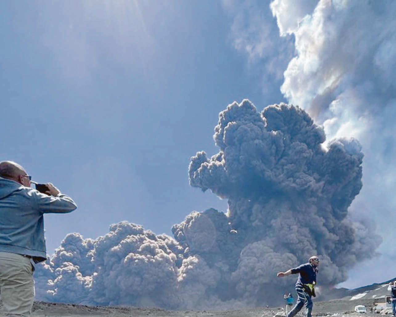 Smoke alarm as Etna blows top
