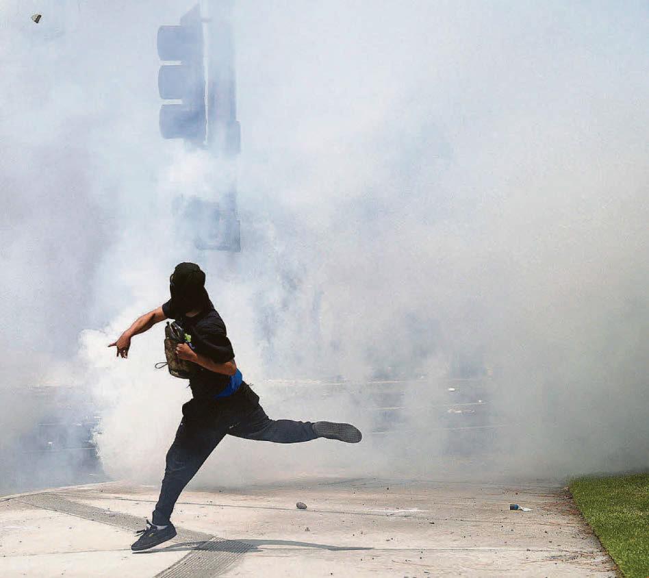 Trump sends in soldiers to quell LA raids unrest