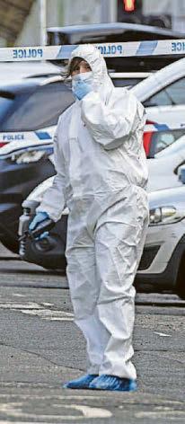 Man dies in plunge from scaffolding