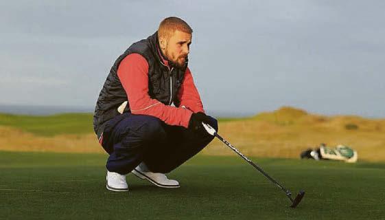 Bieber enjoys a bar and par visit to Scotland