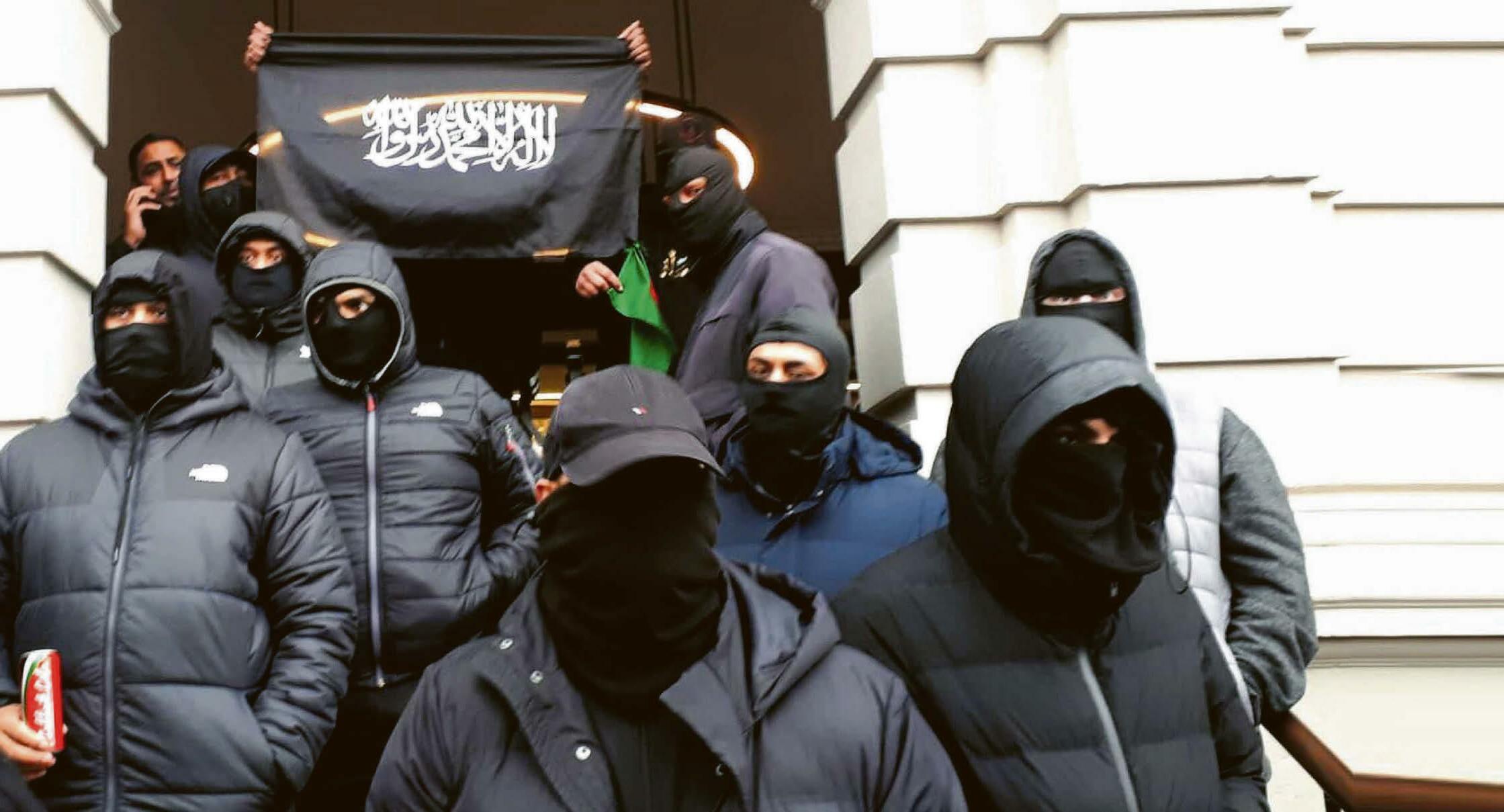 Muslim protest crowd told to 'wear masks' in 'intimidating' rally