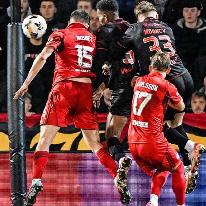KING HAS FINAL SAY IN A TOPSY-TURVY DRAW WITH DONS