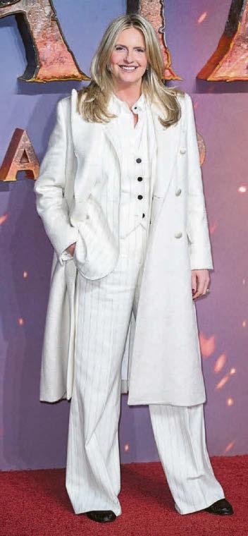 Sigourney's inalienable style at Avatar premiere