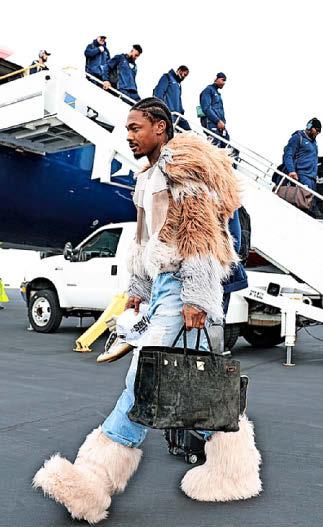 Patriots star Diggs dresses down critics