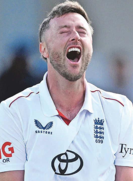 Marcus Trescothick compares England's pace attack to 2005 vintage after crushing wins over Pakistan at Headingley and Lord's