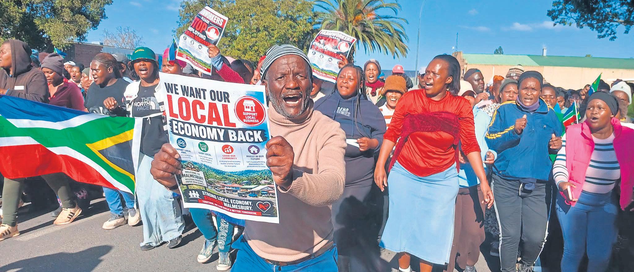 Inwoners van Illingelethu betoog