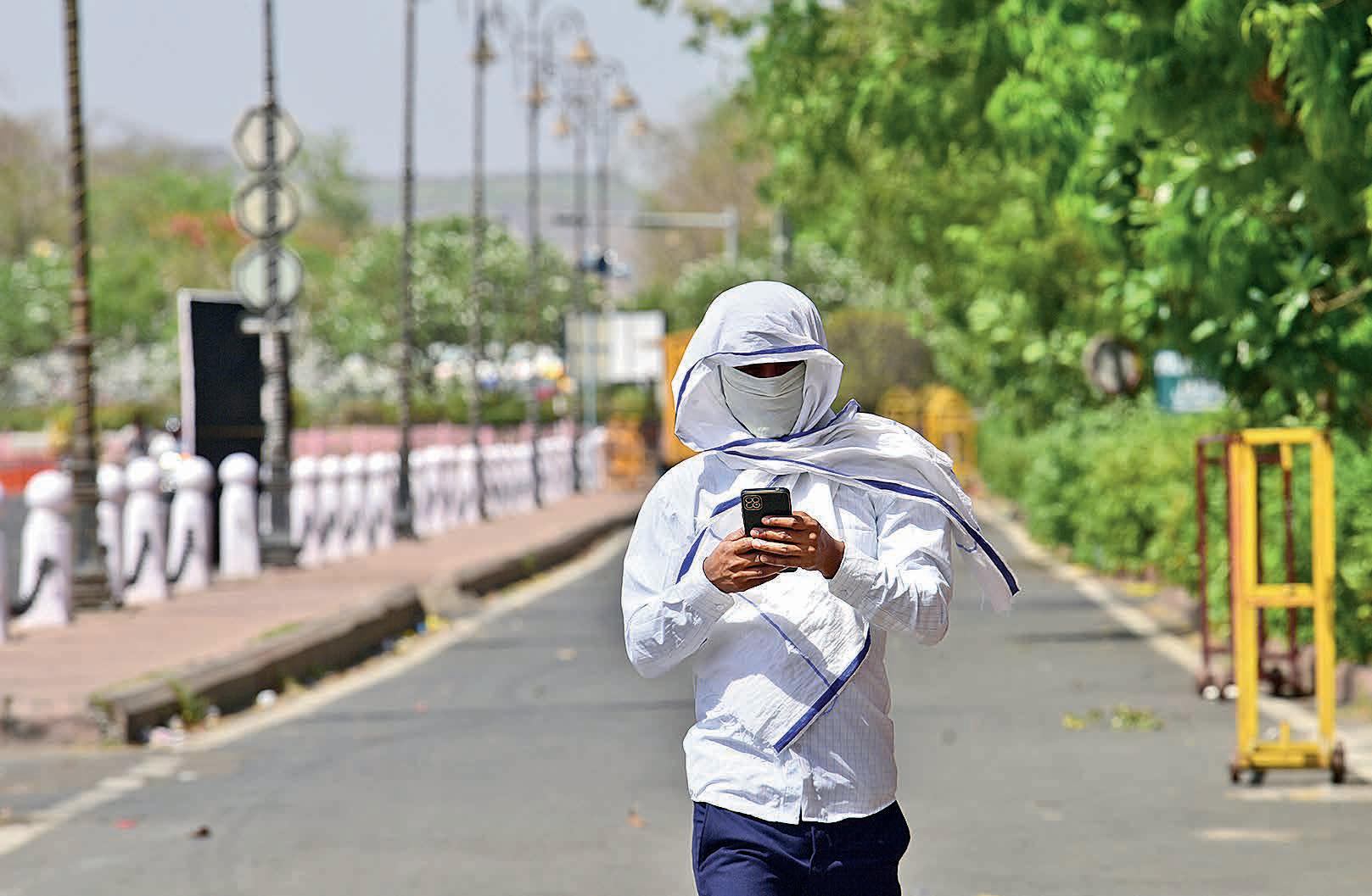 Raj faces intense heatwave, temperature soars above 42°C