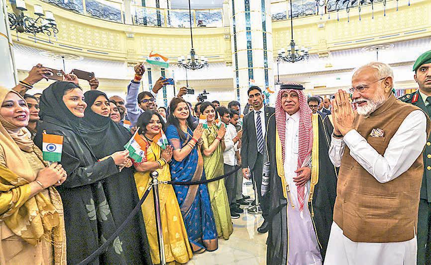 Saudi welcomes Modi in Jeddah with 'Ae Watan'