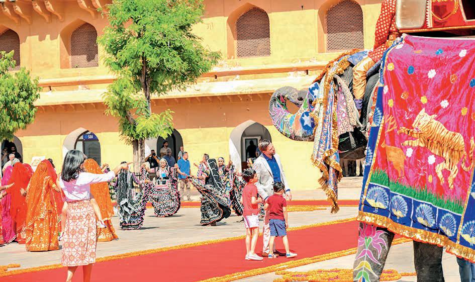 VANCE MESMERISED BY RAJASTHAN'S WARMTH