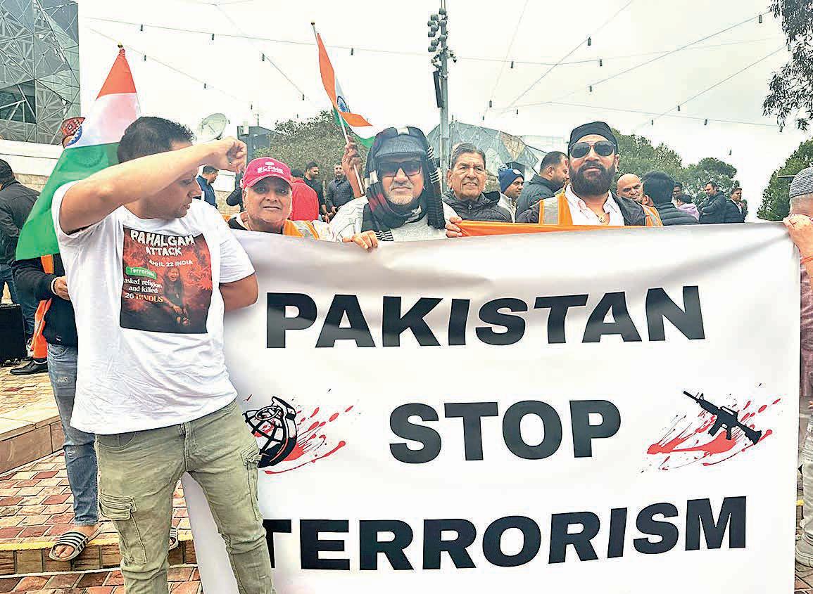 Indian, Pakistani protesters face off in London