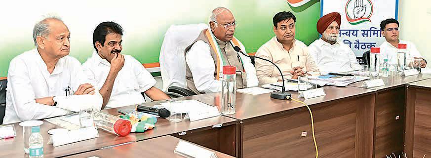 Kharge urges discipline, unity at Congress meet