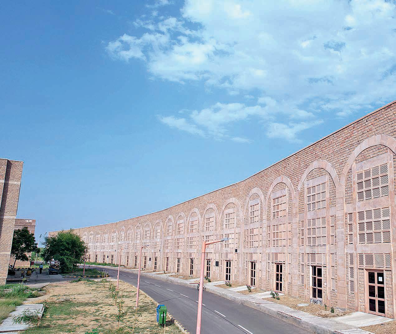 HOW IIT JODHPUR'S EARTH BERMS ARE REDEFINING DESERT ARCHITECTURE