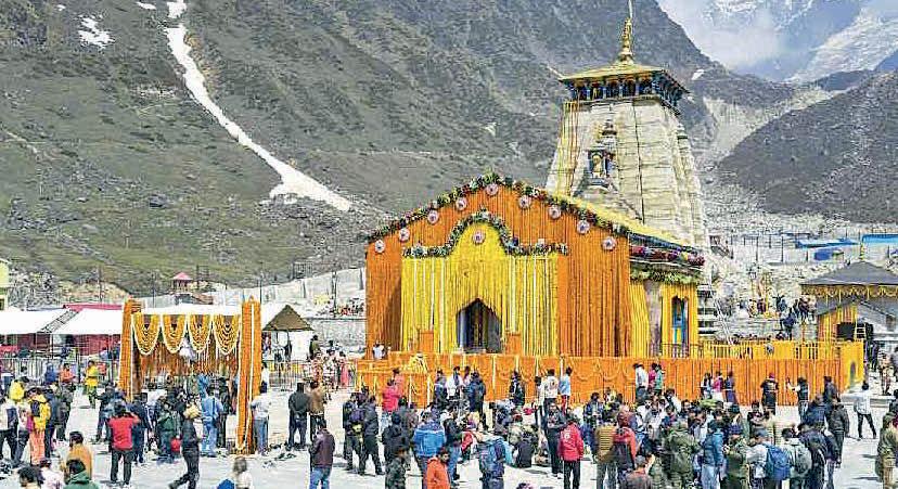 Kedarnath decorated with 108 quintal flowers
