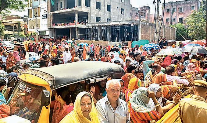 Police nab 27 women, 5 men for theft during Shiv Katha